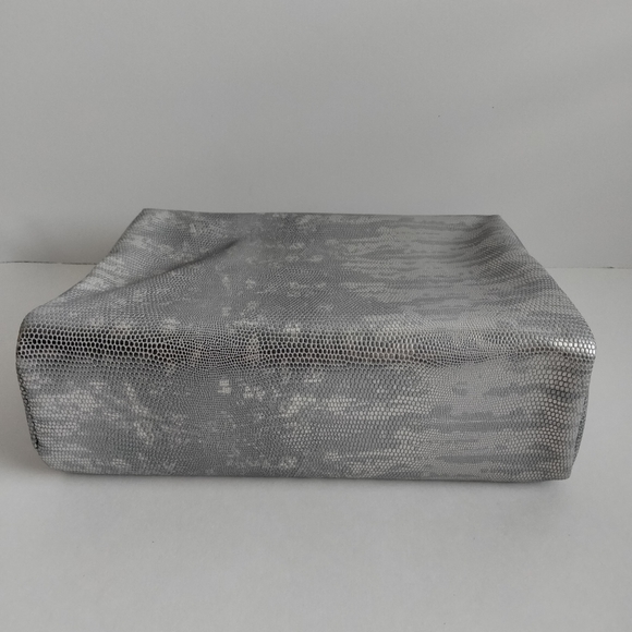 Estee Lauder Cosmetic Bag - Picture 5 of 5